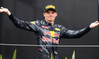 71 illik “Formula 1” rekordunu yenilədi