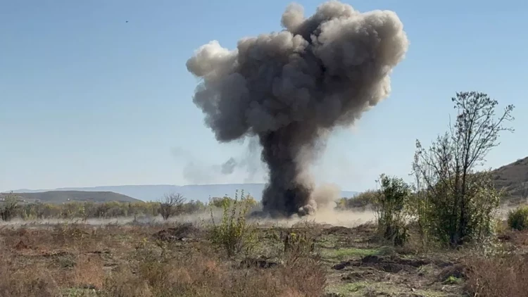 Beynəlxalq səyyahlar Füzulidə minaların zərərsizləşdirilməsi prosesini izləyib - FOTO