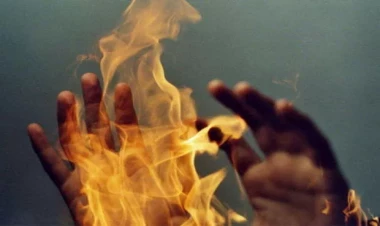 Azərbaycanda 24 yaşlı oğlan benzin tökərək özünü yandırdı