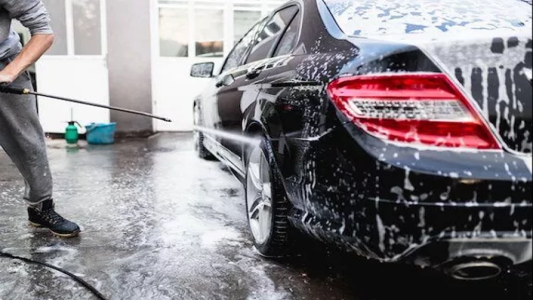 Azərbaycanda avtoyuma işçiləri maşını qaçırdılar - Qəzaya düşdülər - VİDEO