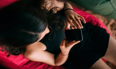 Sevdiyi qızın videosunu dostunun telefonunda görən gənc dəhşət saçdı - Təfərrüat