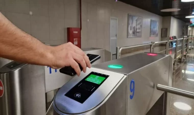 Niyə metro girişlərində sərnişinlər növbə ilə buraxılır?