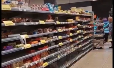 Bakıda endirimə görə mağazada izdiham - Vitrinlər bu günə düşdü - VİDEO