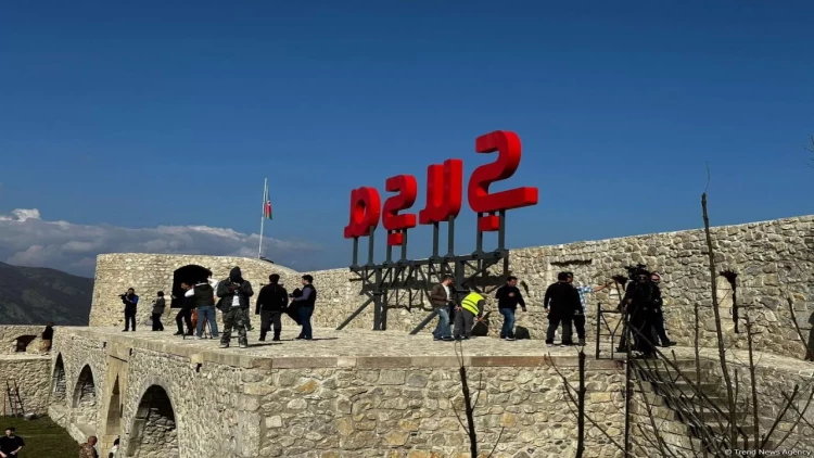 Əcnəbi səyyahlar Şuşa qalasında oldular - Şəhərlə tanışlıq bitdi - YENİLƏNİB - FOTO