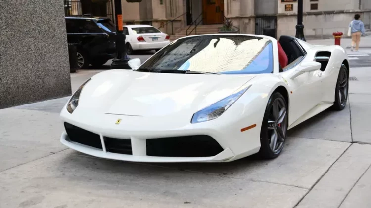 Bakıda qəzaya uğrayan “Ferrari”nin sahibi kimdir? - FOTO