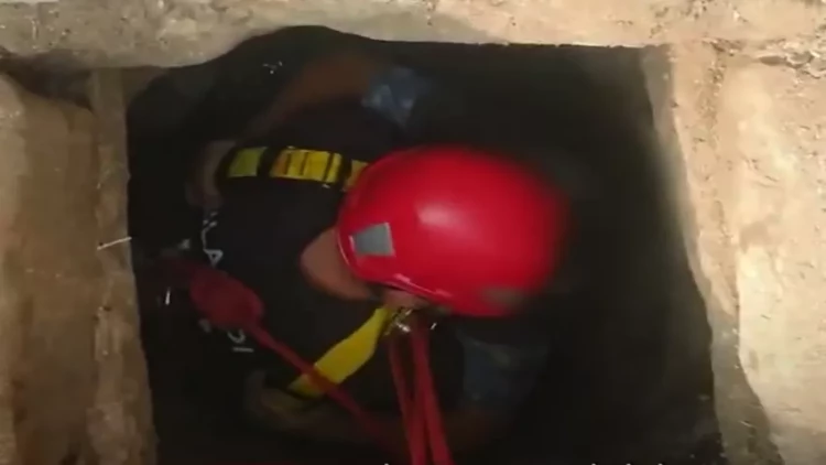 Bakıda 85 yaşlı qadın su quyusuna yıxıldı - VİDEO