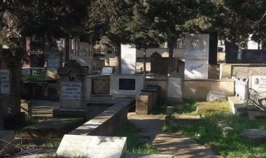 Qəbiristanlıqda qəribə hadisə - yolun ortasına... - FOTO