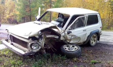 Avtomobil traktorla toqquşudu - ölən var