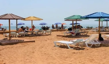 Çimərlikdəki turistin bu görüntüləri səs-küyə səbəb oldu - VİDEO