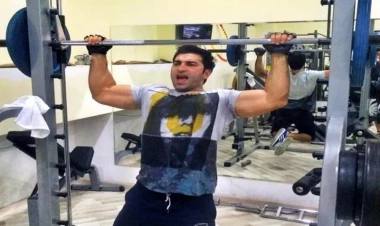 Kamil bodibildinq yarışında birinci oldu - FOTO