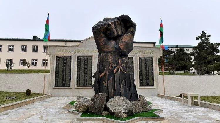 “Dəmir Yumruq” abidəsi Xankəndiyə aparıldı - VİDEO