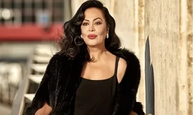 Türkan Şoray evinin eyvanına Türkiyə bayrağı asdı - FOTO