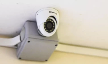 Məktəbin tualetinə kameralar quraşdırıldı - Valideynlər ayağa qalxdı