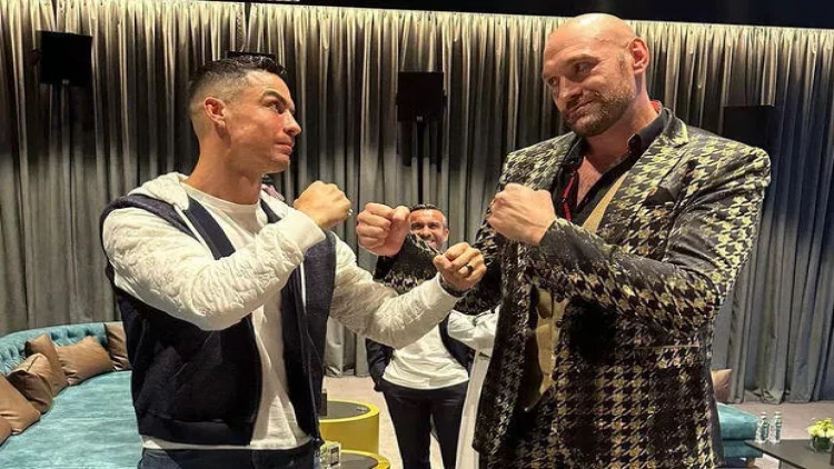 Ronaldu boks üzrə dünya çempionu ilə görüşdü