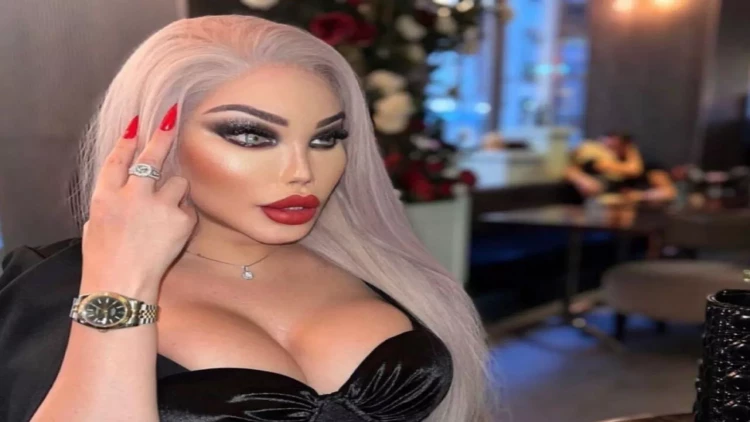 Modelin geyimi müzakirələrə səbəb oldu - Geyinib ya soyunub? - FOTO