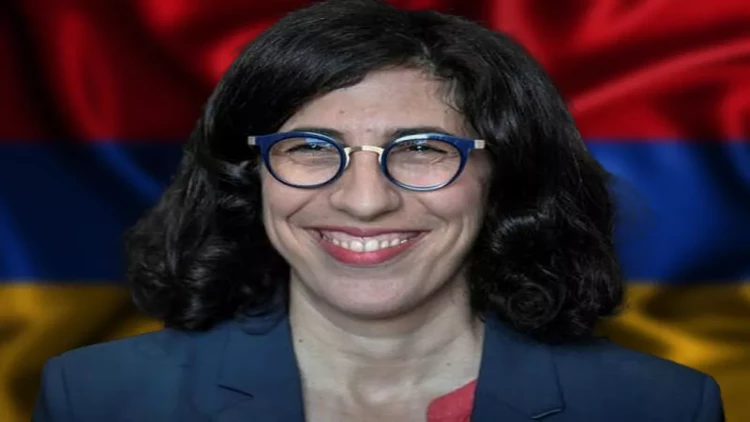 Hazıra nazir qonaq - Maskalanmış 