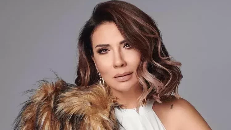 Məşhur müğənni gizli ailə qurdu - FOTO