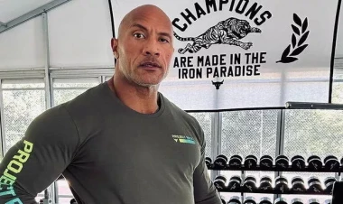 Hollivud ulduzu heykəlini bəyənmədi - FOTO