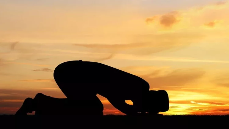 Möhür nə qədər hündür olduqda namaz batildir?