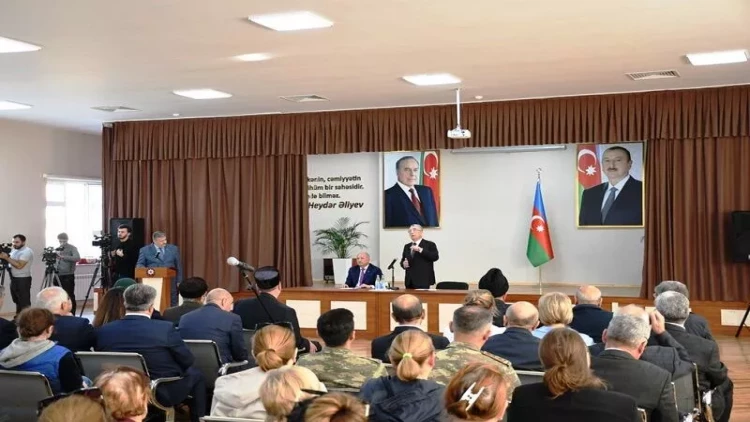 Əmircanda sakinlərin problemləri müzakirə edildi - FOTO