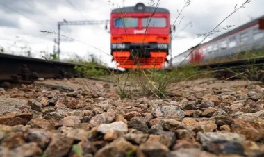 Azərbaycanda maşınla teplovozun toqquşmasının VİDEO-su