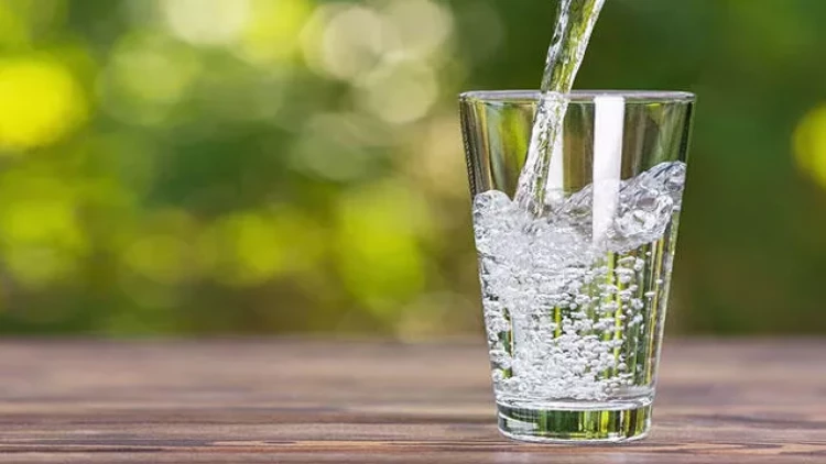 Günə bir stəkan su ilə başlamaq üçün - 5 SƏBƏB