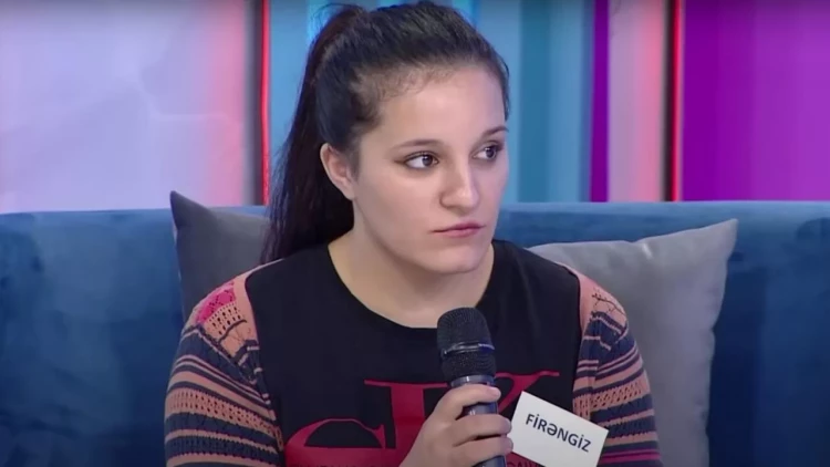 Canlı efirdə üç övladından imtina edən qadınla ekspertlər arasında DAVA DÜŞDÜ - VİDEO