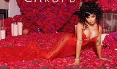 Məşhur repçi qız soyunub oynadı - FOTOlar