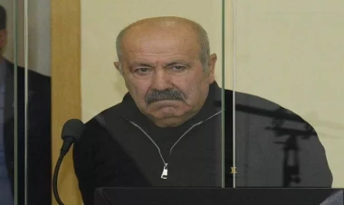 Zərərçəkmişdən Xaçatryana: Kişiliyin olsun! - VİDEO