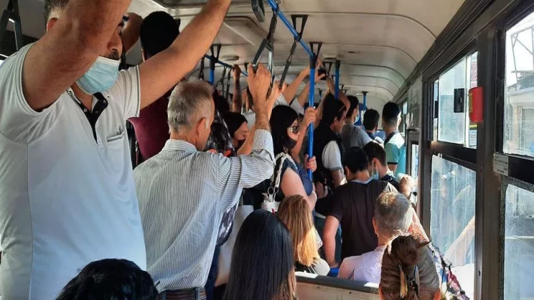 Avtobusda xanıma nömrə vermək istədi, cavabın ağır aldı - VİDEO