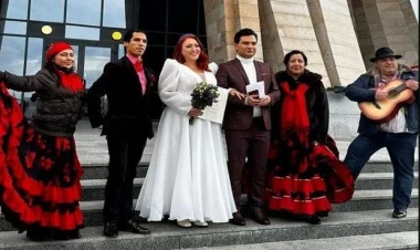 Ana oğulluğuna ərə getdi – FOTO