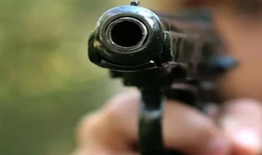 Ailə FACİƏSİ: Arvadını, oğlunu öldürən ata qızını yaralayıb intihar etdi