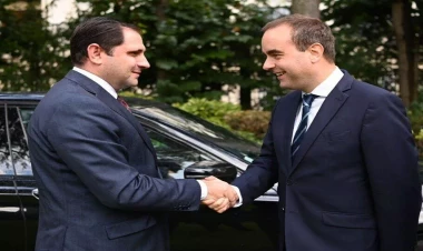 Mirzəyan Tehranda ikən Papikyan niyə Parisdə idi?