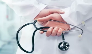 Bakıda MÜLK DAVASI: Qaynı tərəfindən döyülən baş həkim görün nə etdi? - FOTO