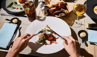 Deputat restoran qiymətlərindən danışdı