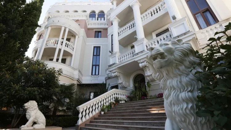 Zelenskilərin Krımdakı evini satırlar - Azərbaycanda da alıcı...