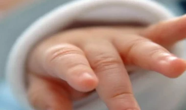 Azərbaycanda körpənin qarnından görün nələr çıxarıldı - FOTO