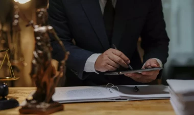 Yəhudi sahibkara yarım milyondan çox pul atan şəxs kimdir? – Şok təfərrüat