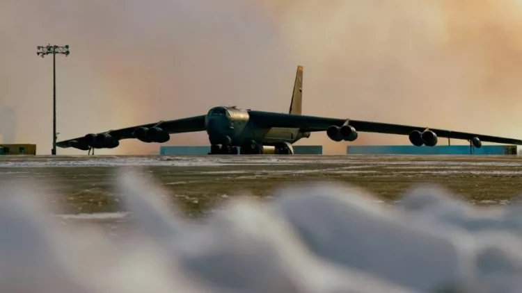 Döyüş təyyarəsi havaya qalxdı: 