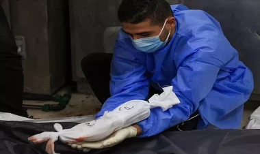 Ürəkparçalayan FOTO - İsrailin hücumunun ən kiçik qurbanı