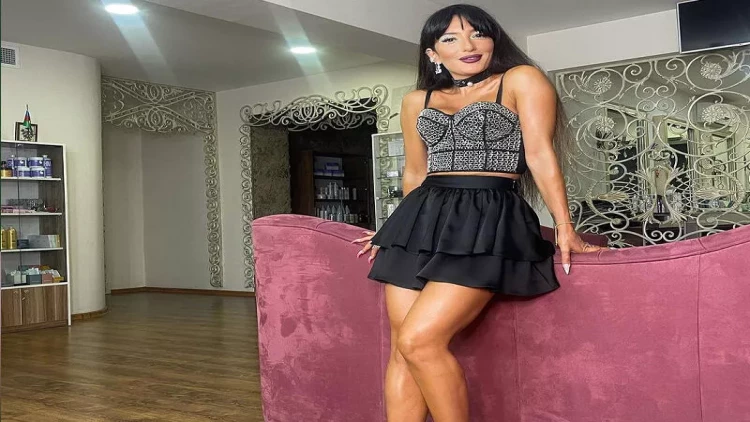 Dilarə küçədə soyundu - VİDEO