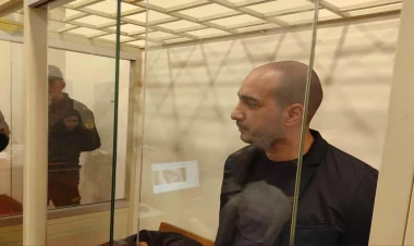 Modelyerin atasını öldürənlər məhkəmə qarşısında: 