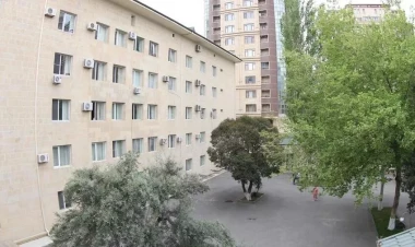 Azərbaycanda xəstəxananın eyvanı ÇÖKDÜ