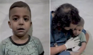 Qəzzada bomba altından çıxan uşaq - VİDEO