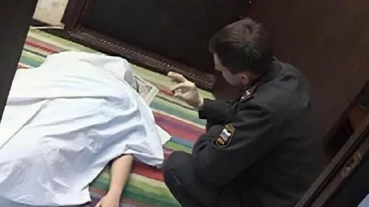 Anasını öldürüb özünü pəncərədən atdı