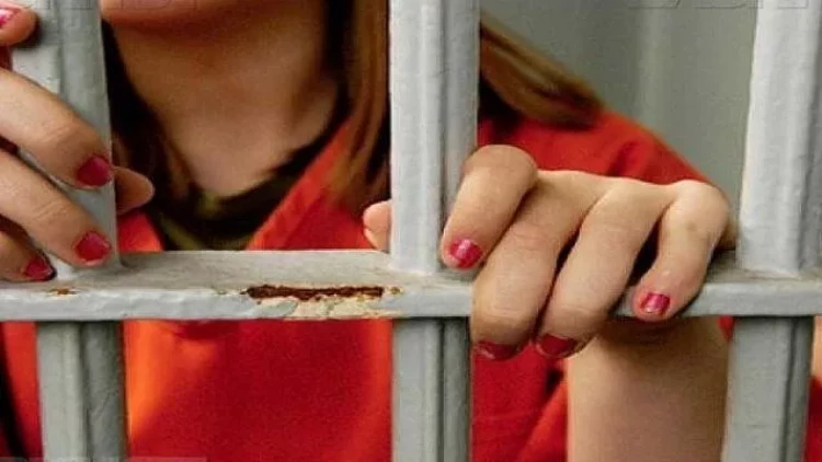 Məşhur müğənni həbs olundu - FOTO