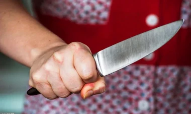 Qəbələdə qadın ana və 17 yaşlı qızını bıçaqladı