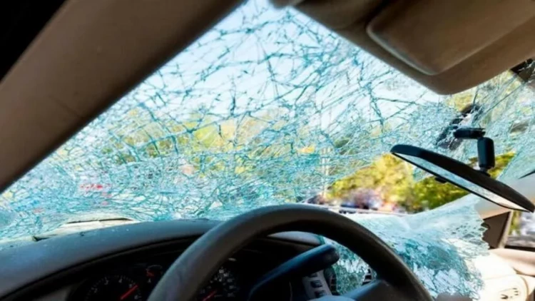 Azərbaycanda ölümlə nəticələnən DƏHŞƏTLİ QƏZA: Maşın betona çırpıldı - FOTO