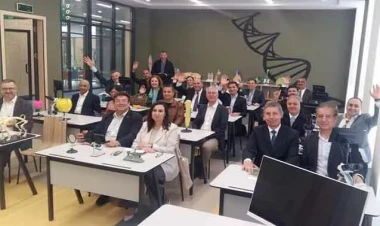 Diplomatlar Füzulidə parta arxasında - FOTO