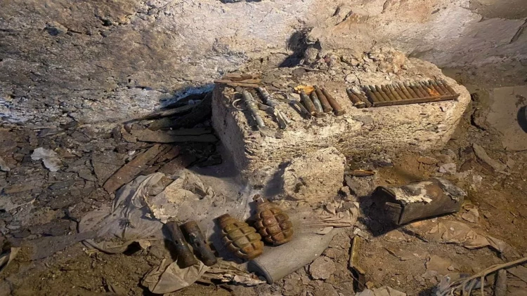 Bakıda əl qumbaraları, partladıcılar və avtomat mərmiləri aşkarlandı - FOTO